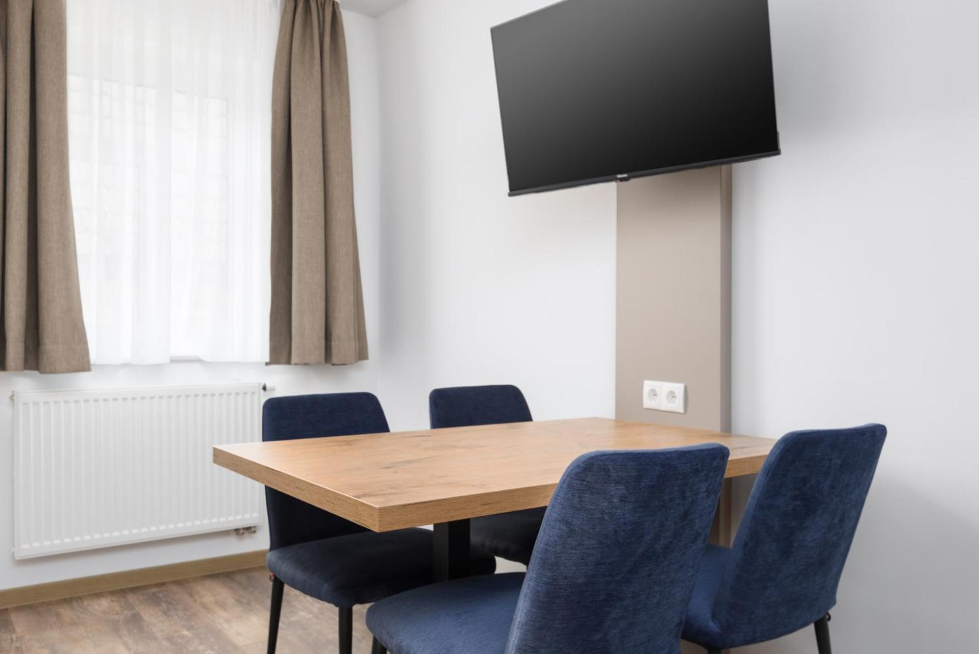 Hotel Zur Traube Uffenheim Екстер'єр фото