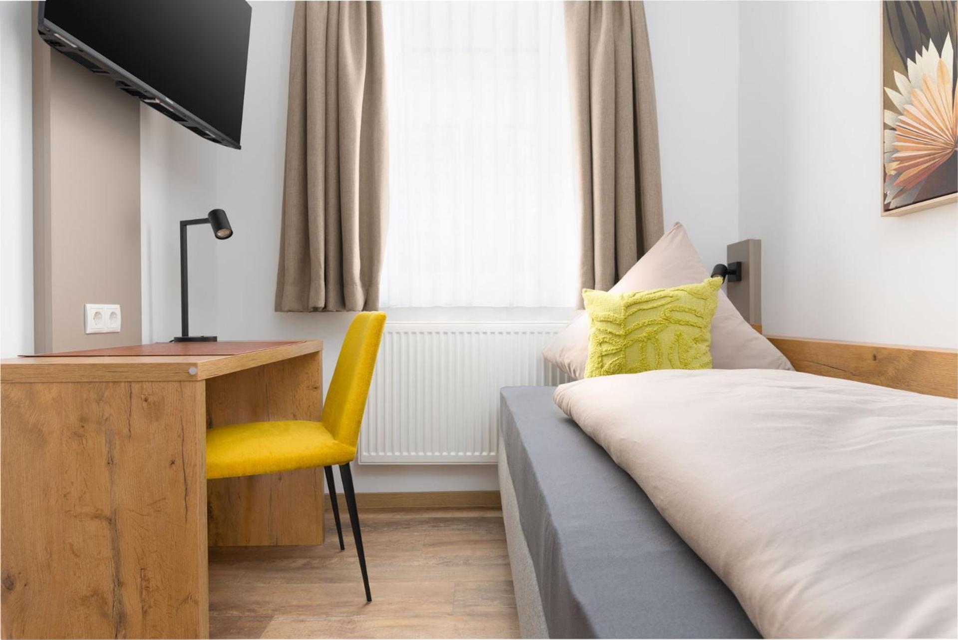 Hotel Zur Traube Uffenheim Екстер'єр фото