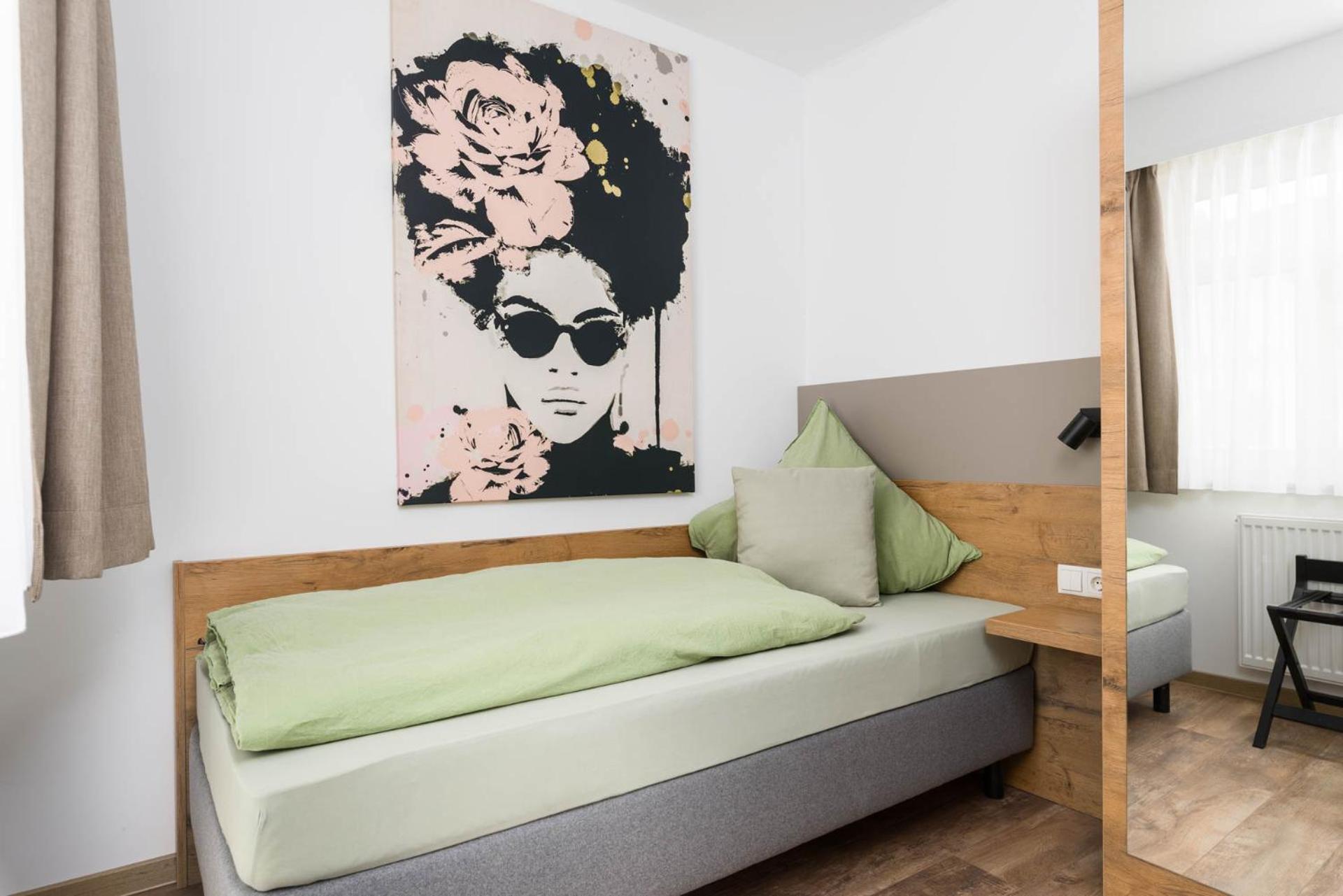 Hotel Zur Traube Uffenheim Екстер'єр фото