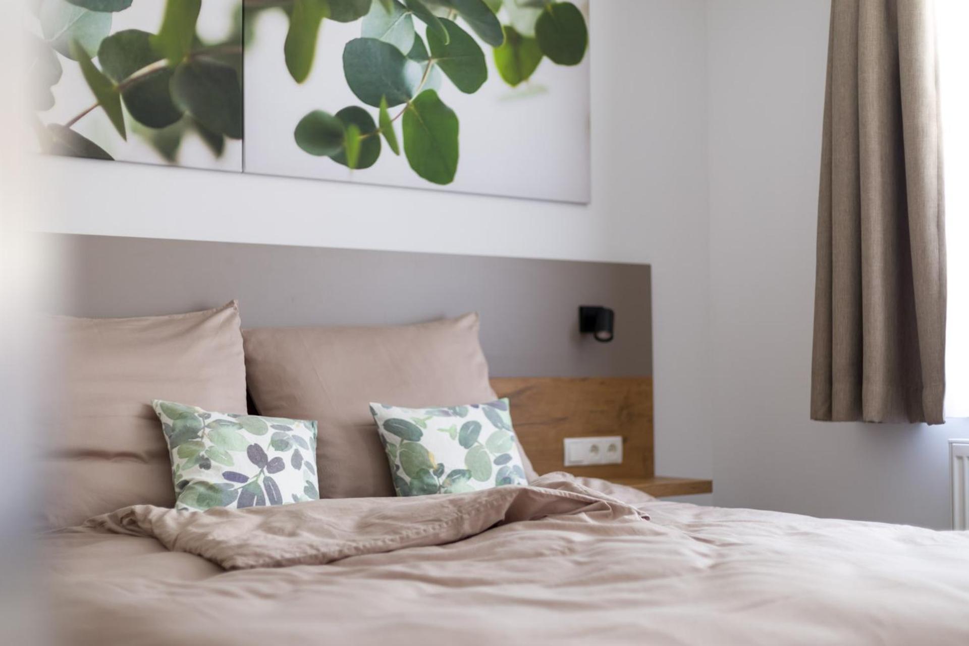 Hotel Zur Traube Uffenheim Екстер'єр фото